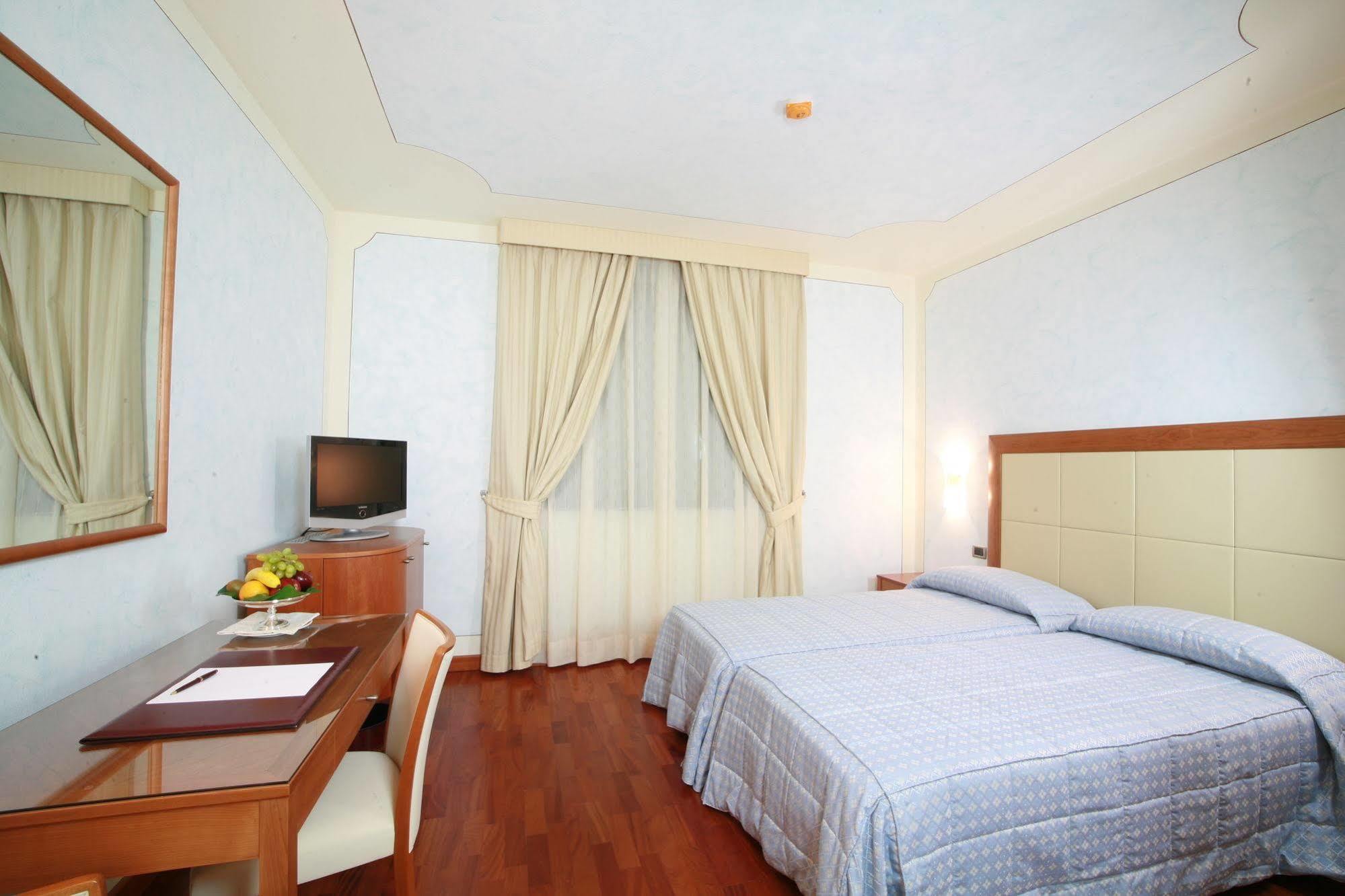 Grand Hotel Del Parco - Bergamo Airport Stezzano Exterior photo